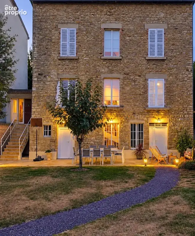 Alençon . Maison de caractère de 212 m², huit chambres et jardin paysager - photo 3