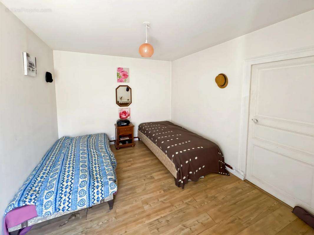 Maison à AZAY-LE-FERRON