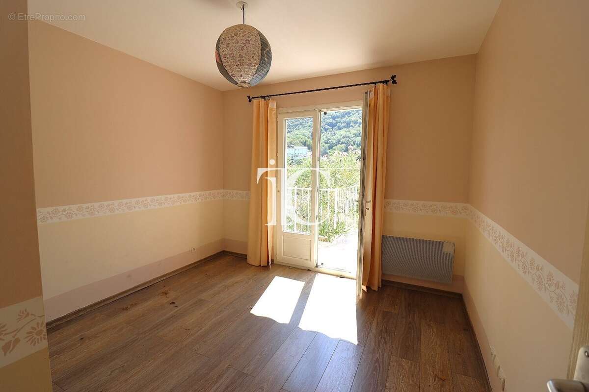 Villa plain pied sur 490 m² clos avec jolie vue - photo 10