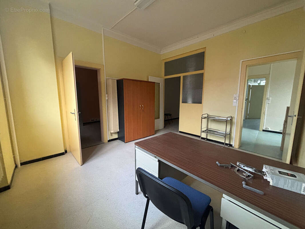 Commerce à SAINTE-MARIE-AUX-CHENES