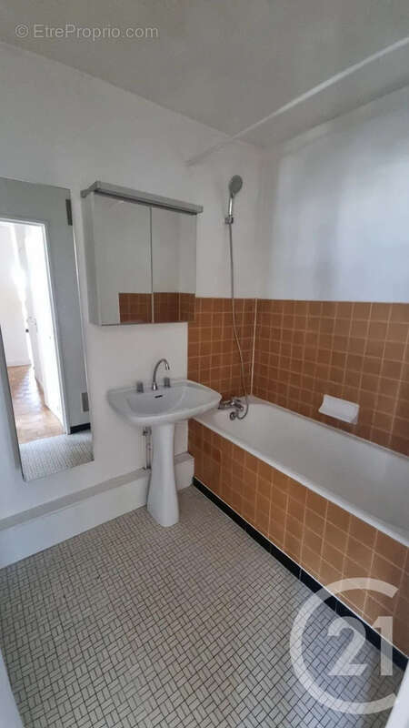 Appartement à PARIS-17E