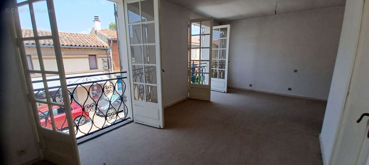 Blagnac  Murs locaux commerciaux et habitation 162 m2 sur terrain 378m² - photo 6