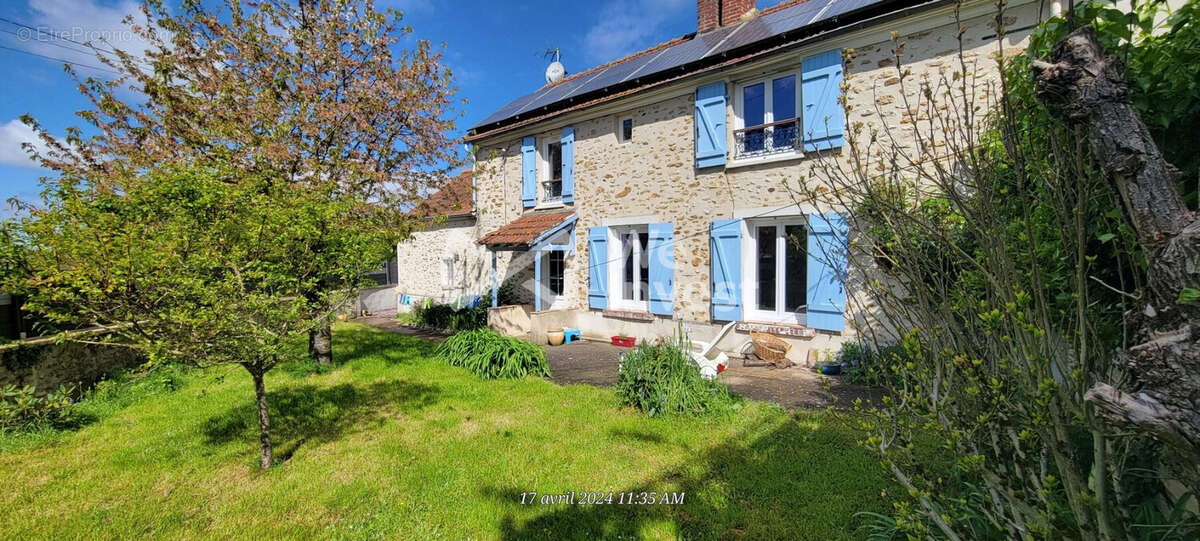 TERRAIN  - Maison à SAINT-GERMAIN-SOUS-DOUE