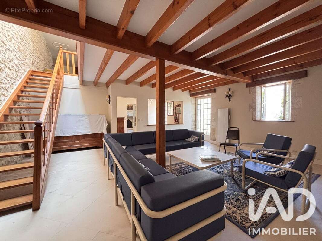 Maison 260 m² à L'eguille  - photo 7