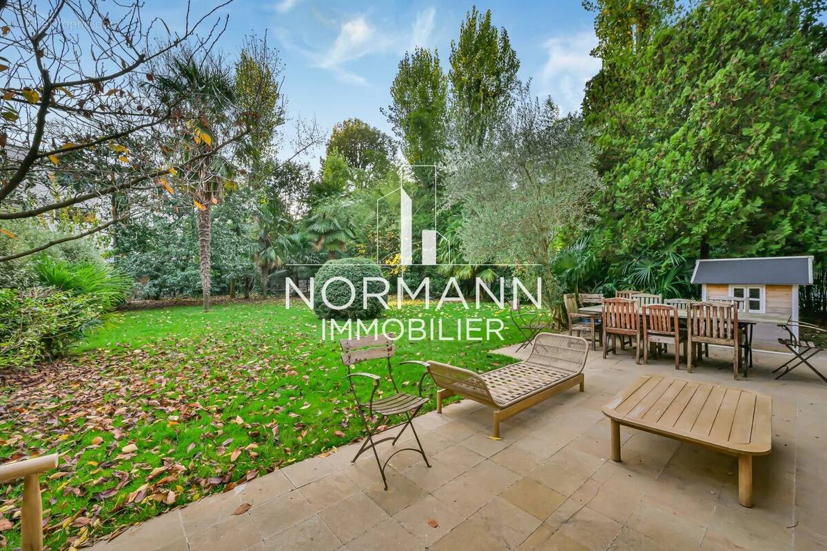 Appartement à NEUILLY-SUR-SEINE