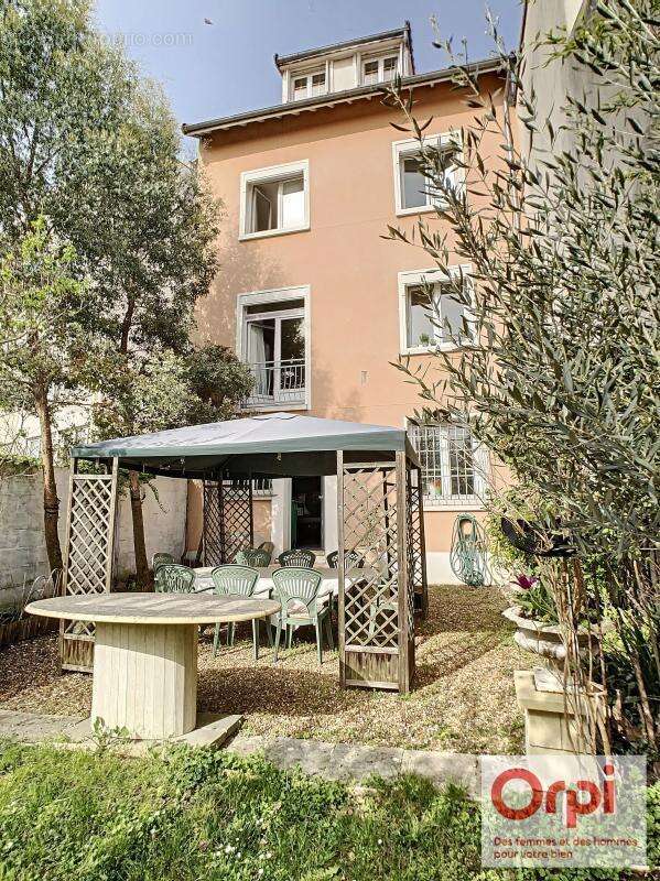 Maison à ISSY-LES-MOULINEAUX