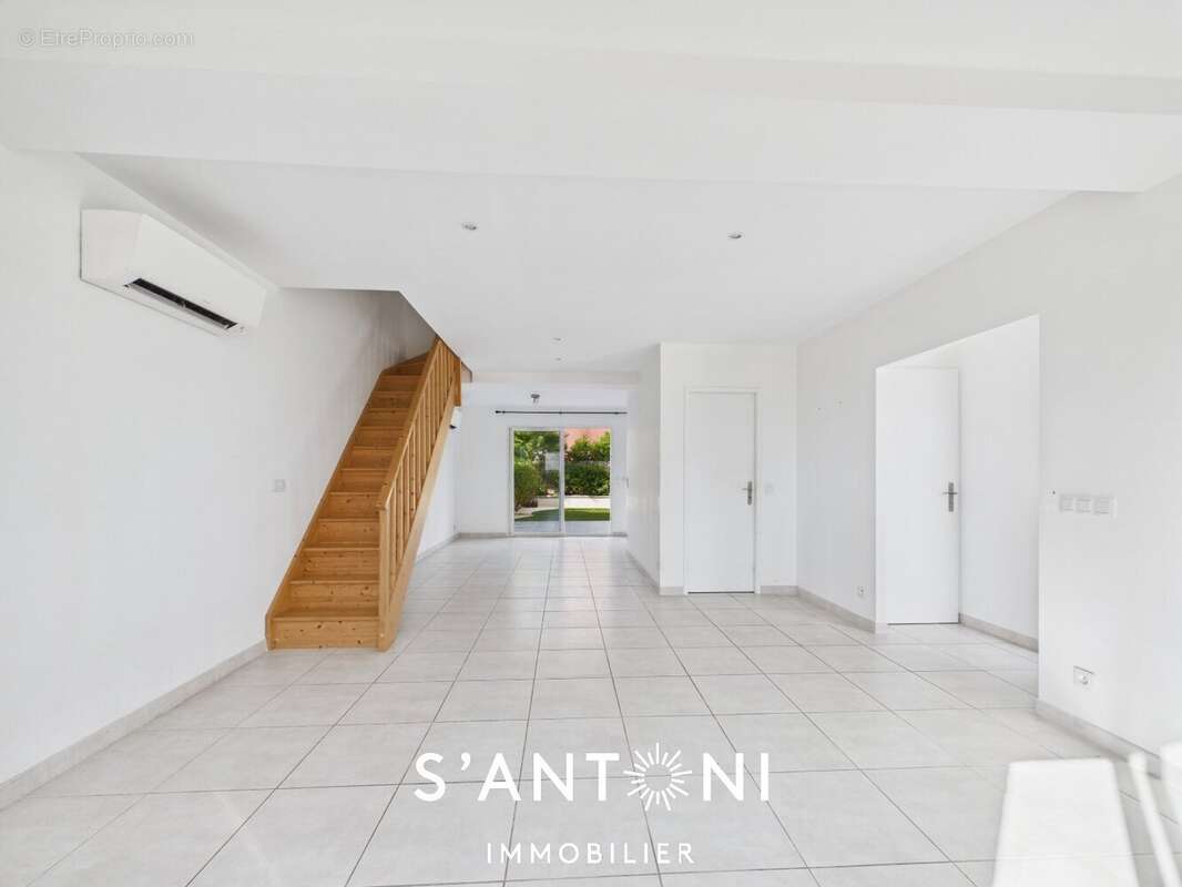 Villa récente R+1  98 m²  Terrain paysager - photo 4