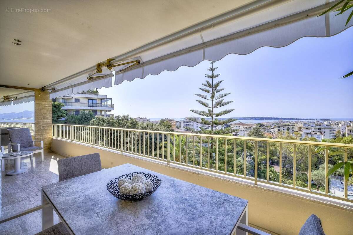 Cannes, Basse Californie - Appartement 4 pièces vue mer  111 m² - photo 30