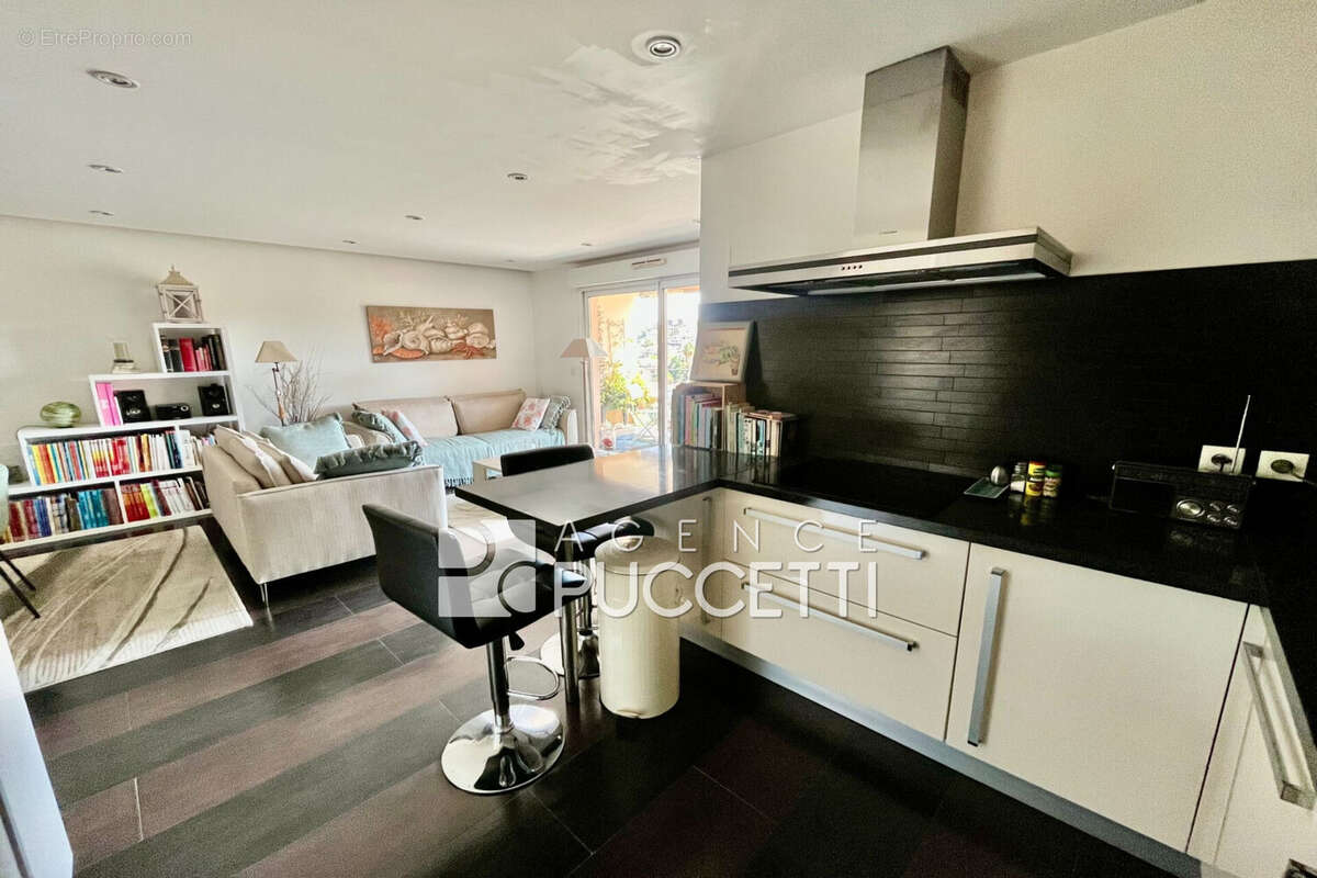 Appartement 74 m² à Vence  - photo 8