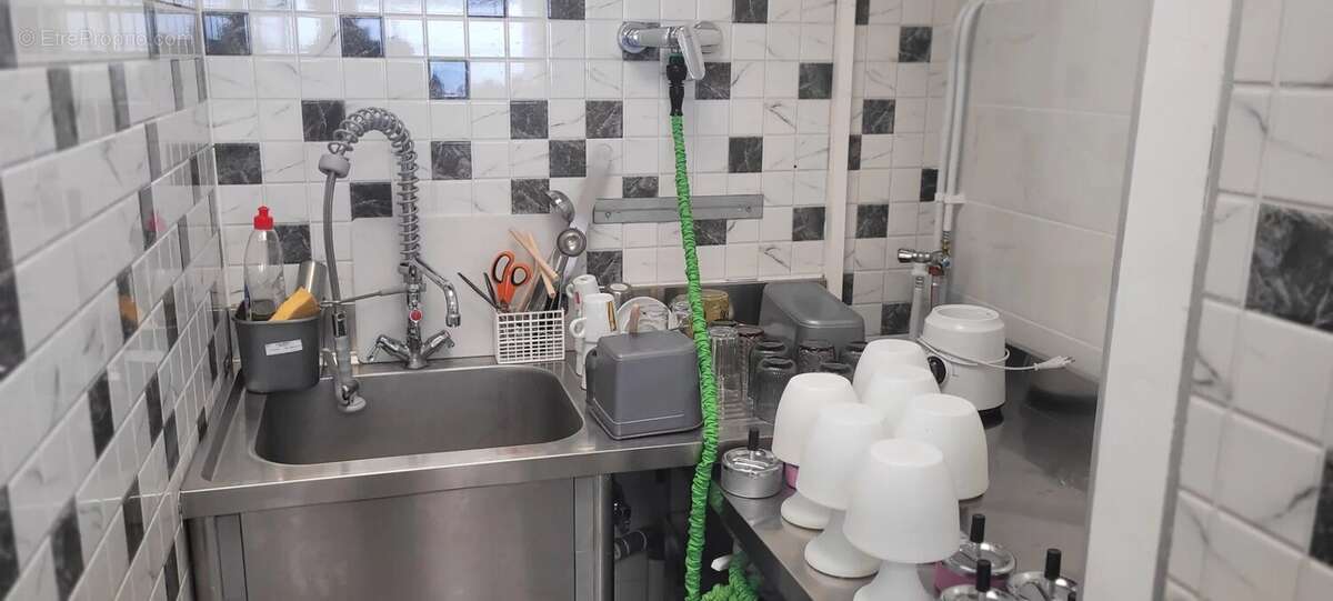 Commerce à SAINT-LAURENT-DU-VAR