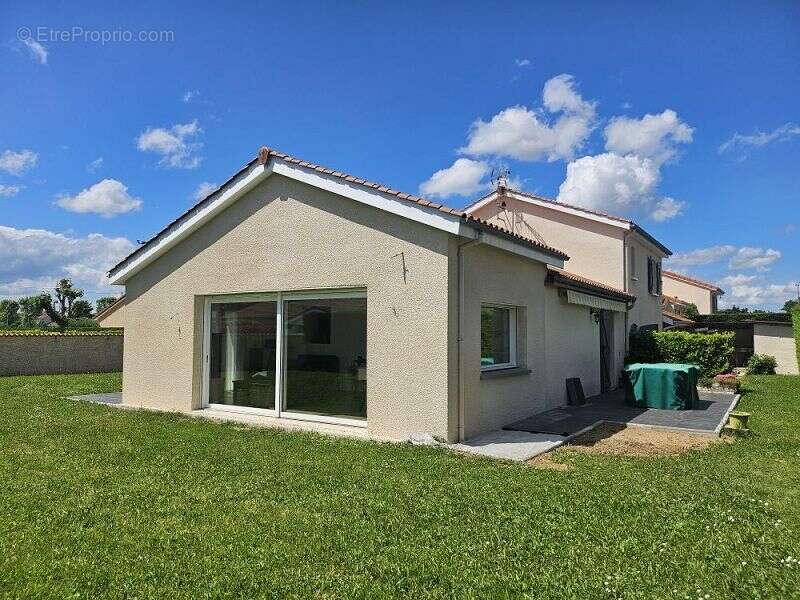 Maison à MONTROND-LES-BAINS