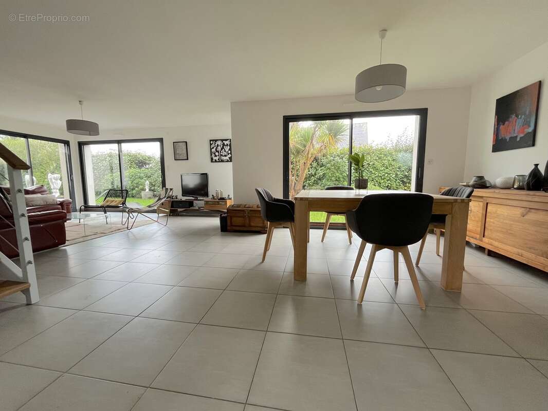 SEJOUR SALON - Maison à LARMOR-PLAGE