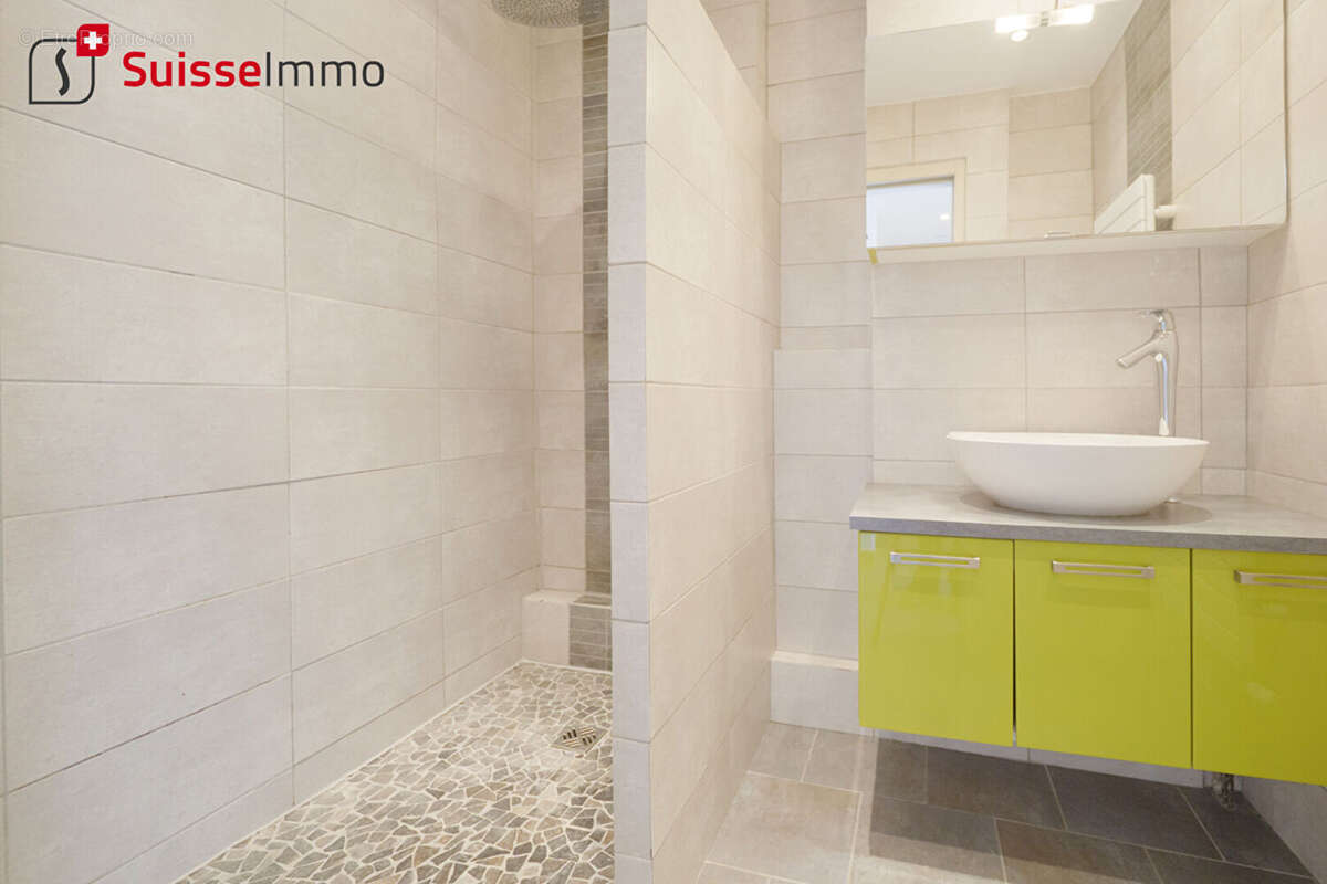 Appartement  4 pièces 70.4 m2 - 2 balcons - Vue Château et pré-la-Rose - photo 3