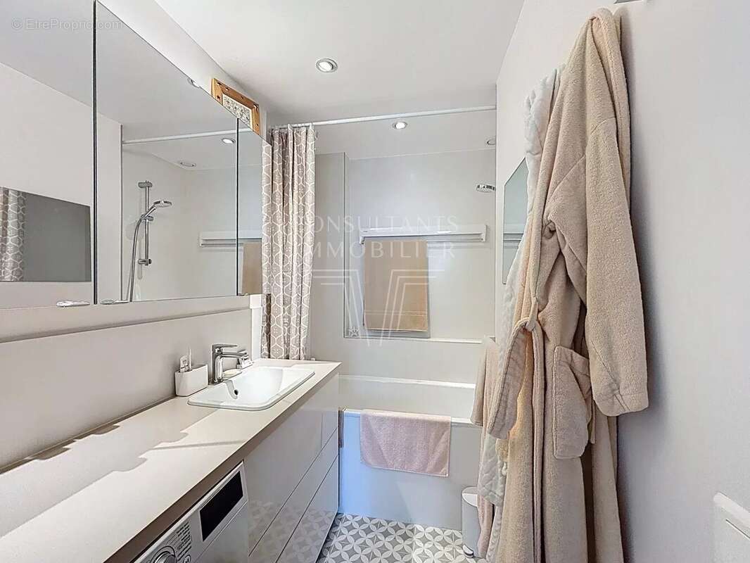 Appartement à PARIS-17E