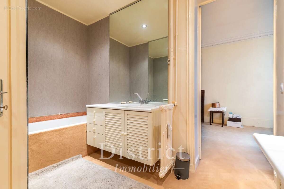 Appartement à PARIS-8E