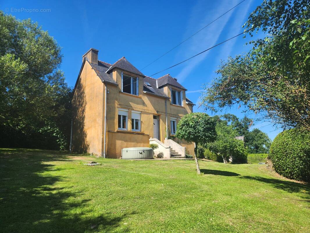 Maison à SAINT-HERNIN