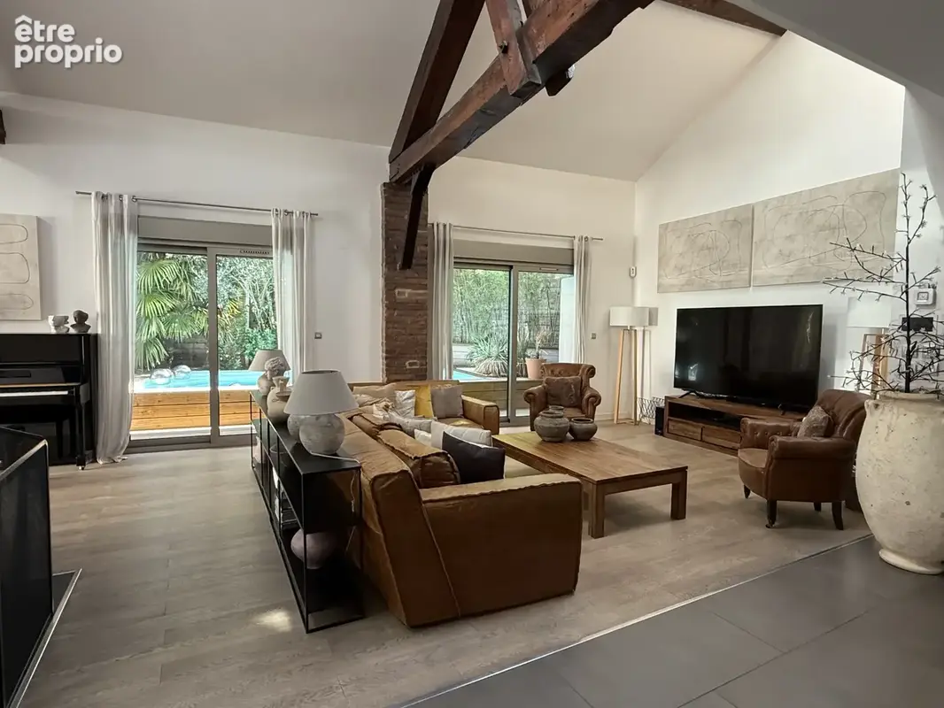 Maison familiale d’exception   270 m2 avec piscine et garage - photo 6