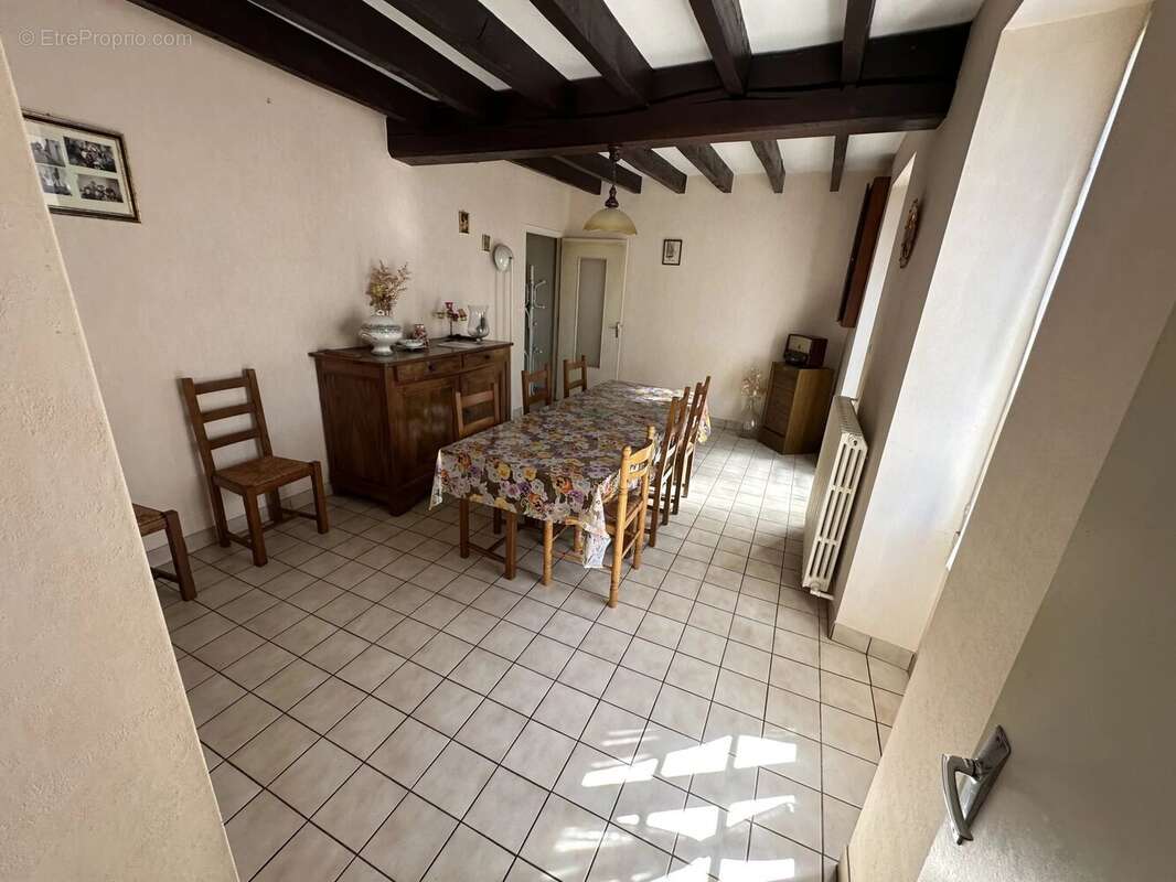 Longère entre Bressuire et La Chapelle-Saint-Laurent, 3 chambres avec granage en pierre - photo 8