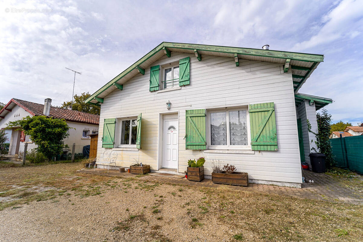 Maison à PARENTIS-EN-BORN