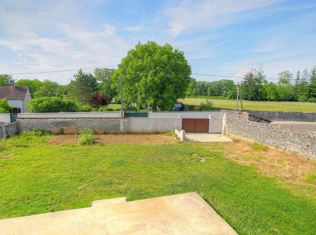 Maison à FONTAINE-FRANCAISE