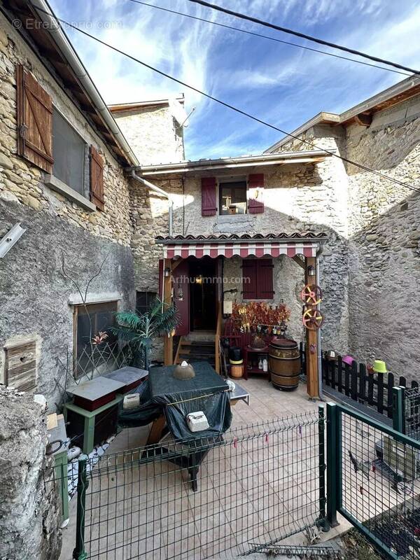 Maison à THORAME-BASSE