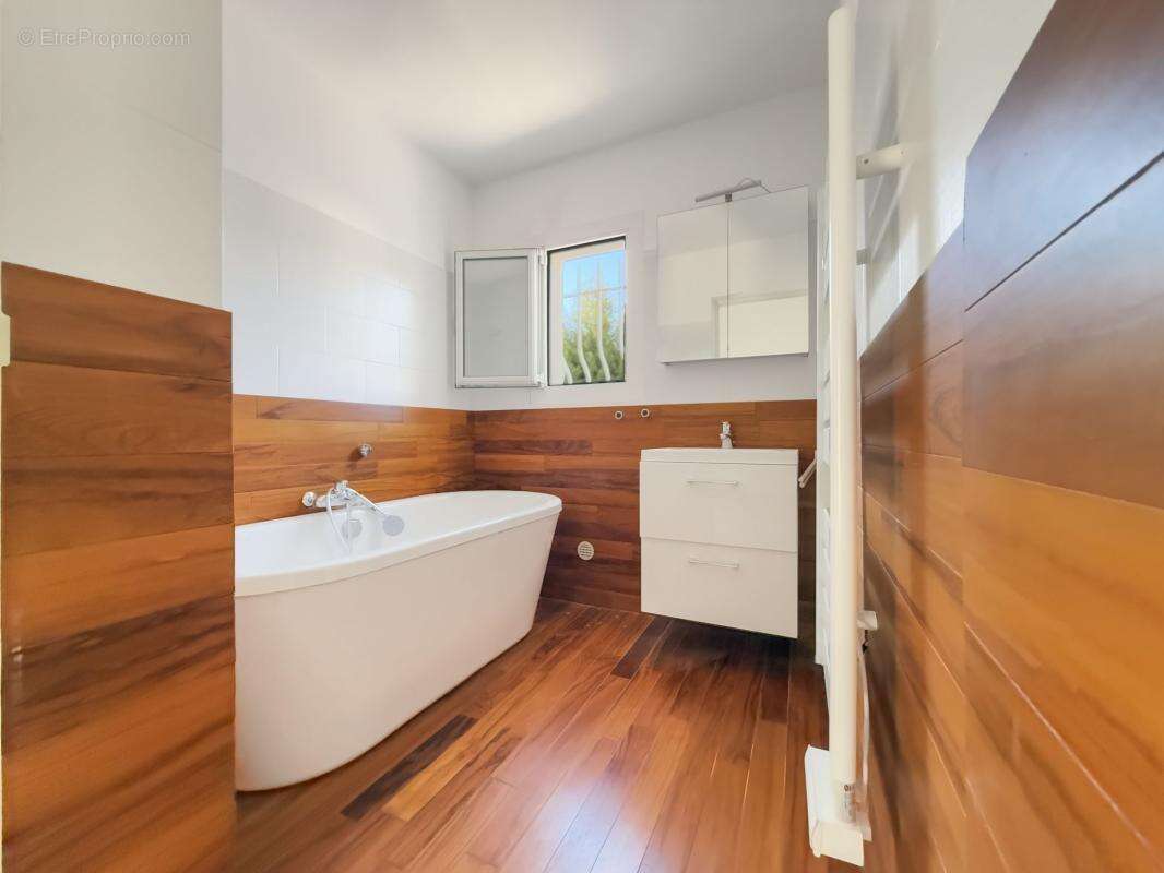 Maison à TOURRETTES-SUR-LOUP