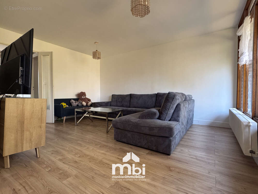 Appartement à SURVILLIERS