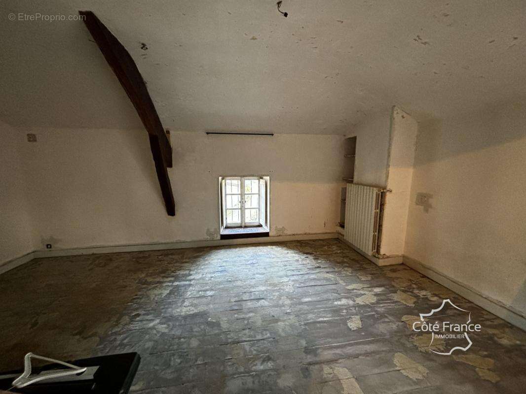 Maison à BAGNAC-SUR-CELE