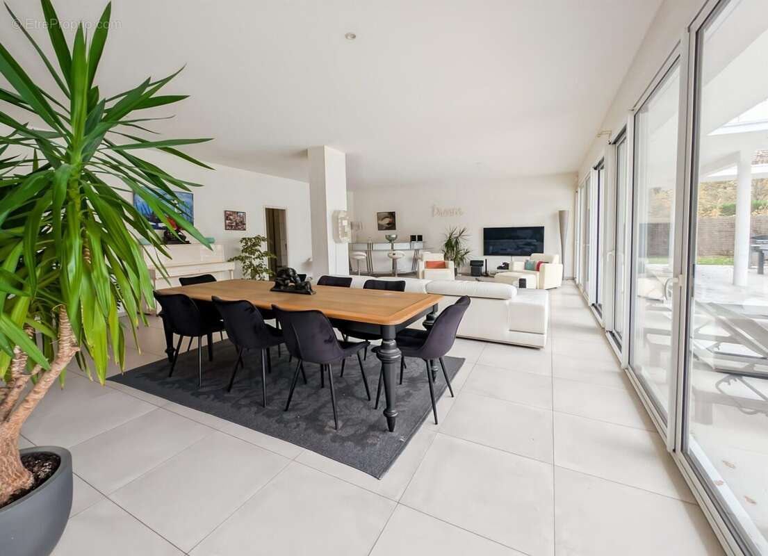 Maison à FEUCHEROLLES