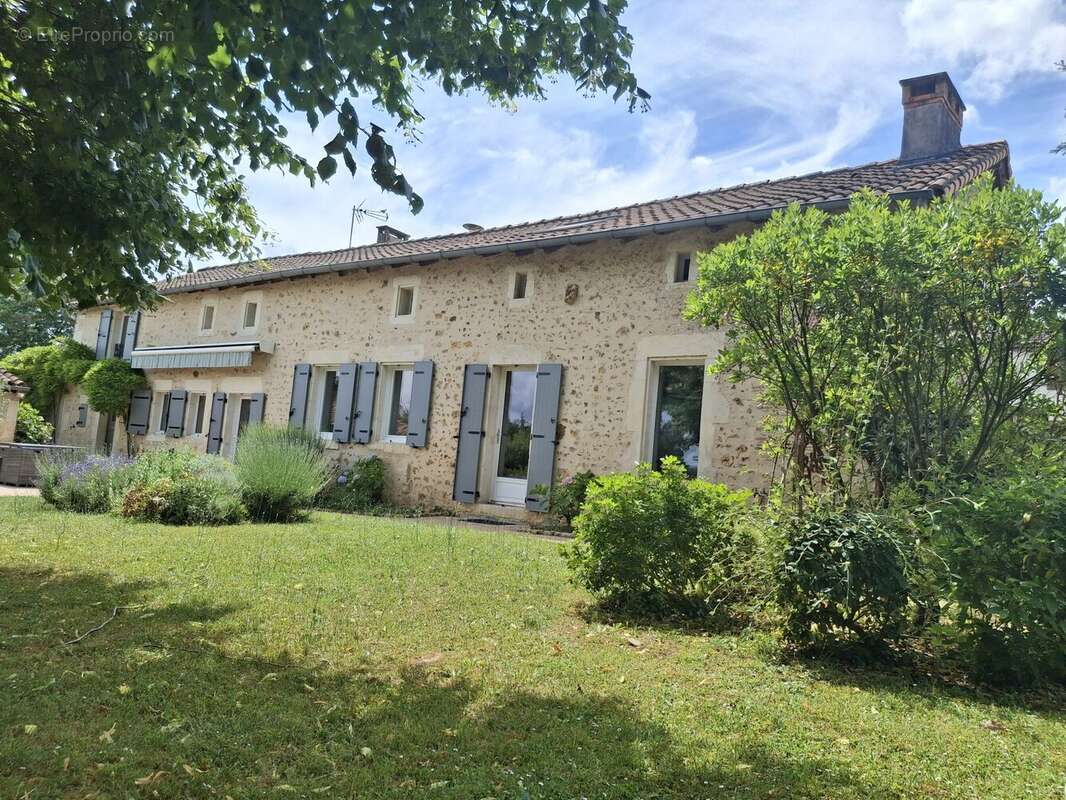 Maison à CHASSENEUIL-SUR-BONNIEURE