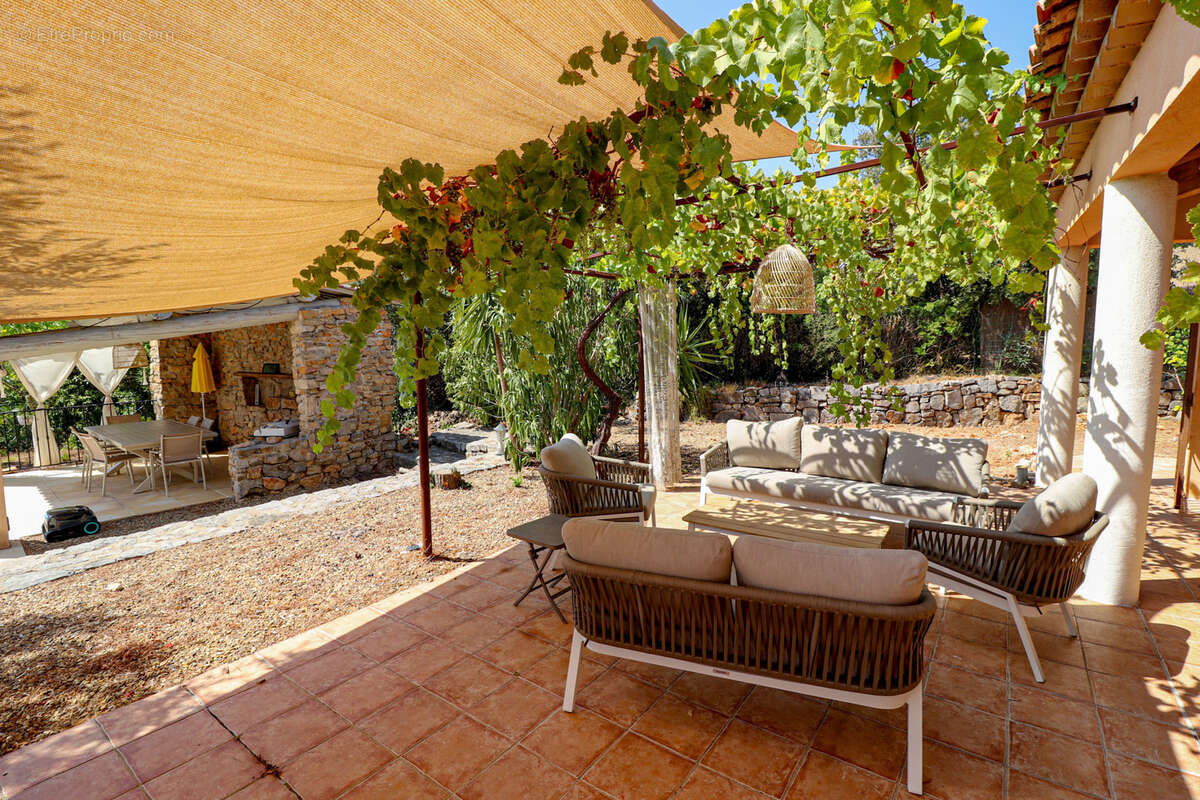 FLAYOSC PROPRIETE de 185M2 habitables avec 4 chambres, PISCINE sur plus de 4000m2 clos et paysagé - photo 27