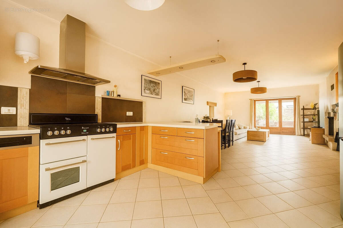 Maison à AVRAINVILLE