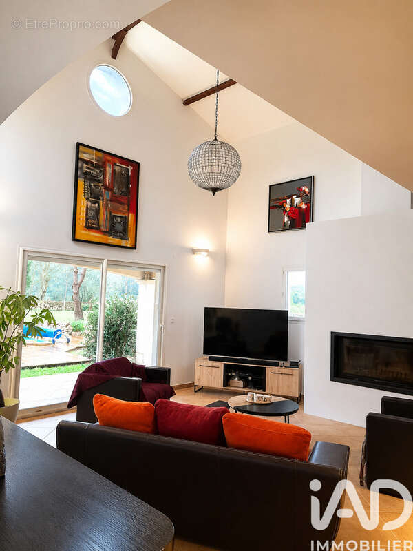 Maison 178 m² à Saint-Laurent-Medoc  - photo 8