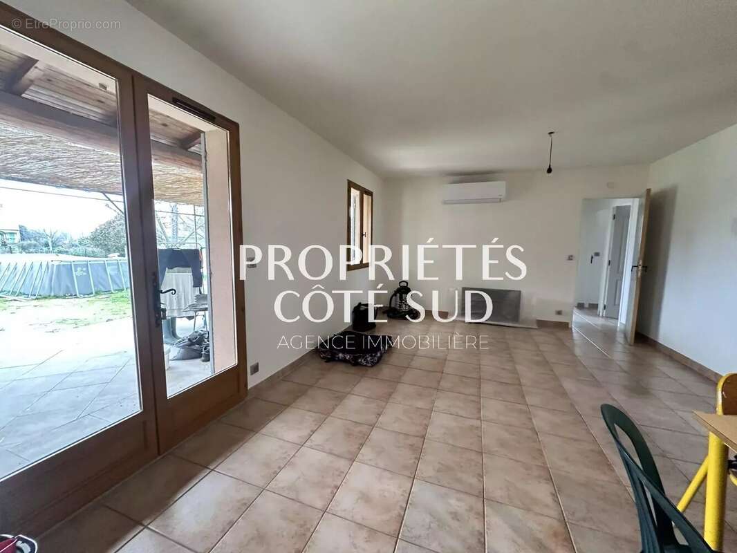 Maison à SAINT-LAURENT-DES-ARBRES