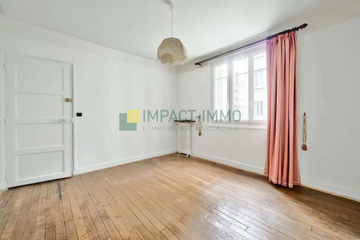 Appartement à COURBEVOIE
