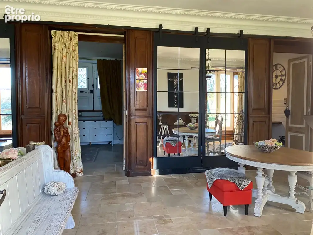 A deux pas de la Cité Médiévale, Maison de maître 350 m² - photo 11
