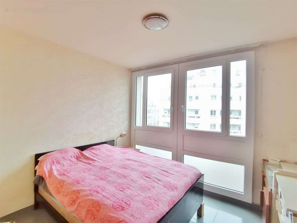 Appartement à PARIS-20E