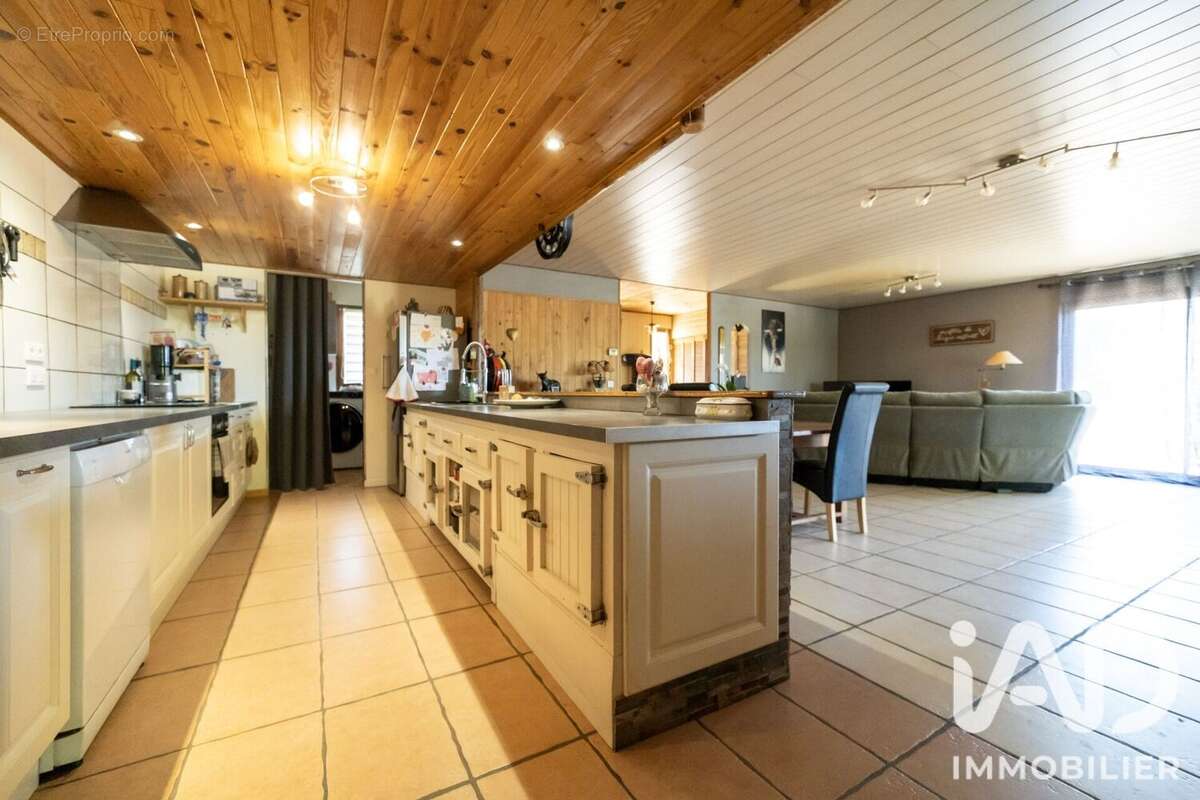 Maison 130 m² à Louignac  - photo 5