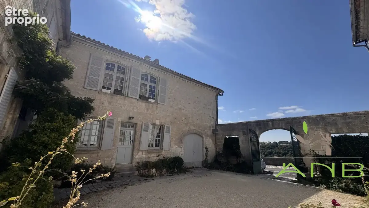 Maison 320 m² à Angouleme  - photo 3