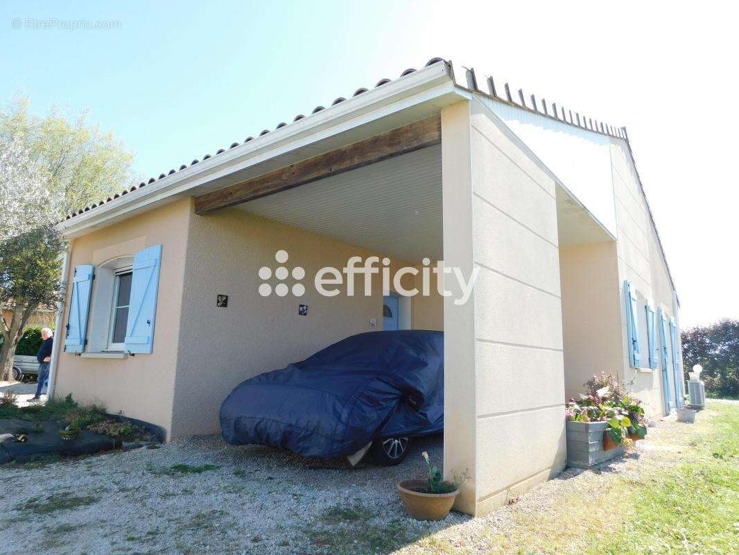 Maison à NEGREPELISSE