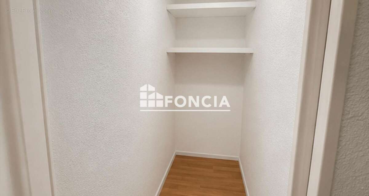 Studio de 28 m² avec parking couvert – Proche Faculté de Droit - photo 4