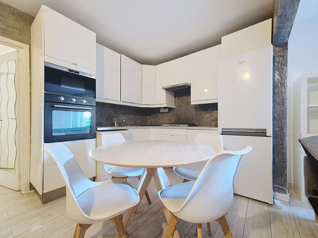 Appartement à PARIS-20E