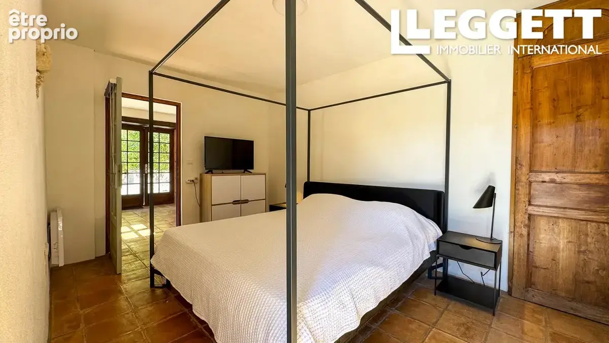 Superbe propriété en pierre rénovée, offrant 2 gîtes & piscine, vues et un cadre privé exceptionnelle - photo 9