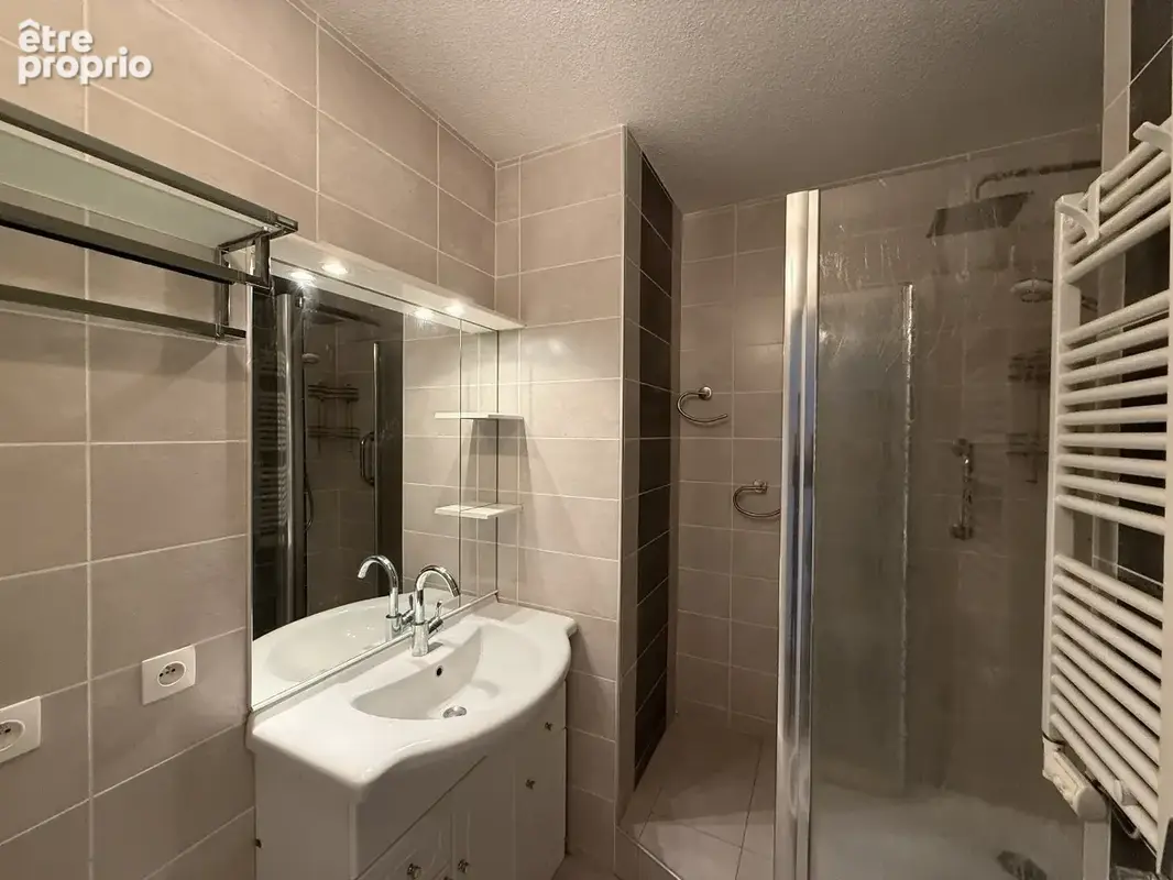 Appartement T4 avec balcon,ascenceur, cave et parking - photo 6