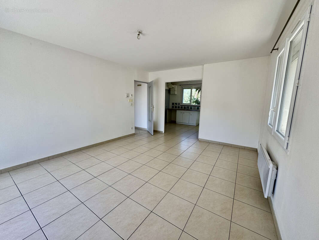 Maison à LAUDUN-L&#039;ARDOISE