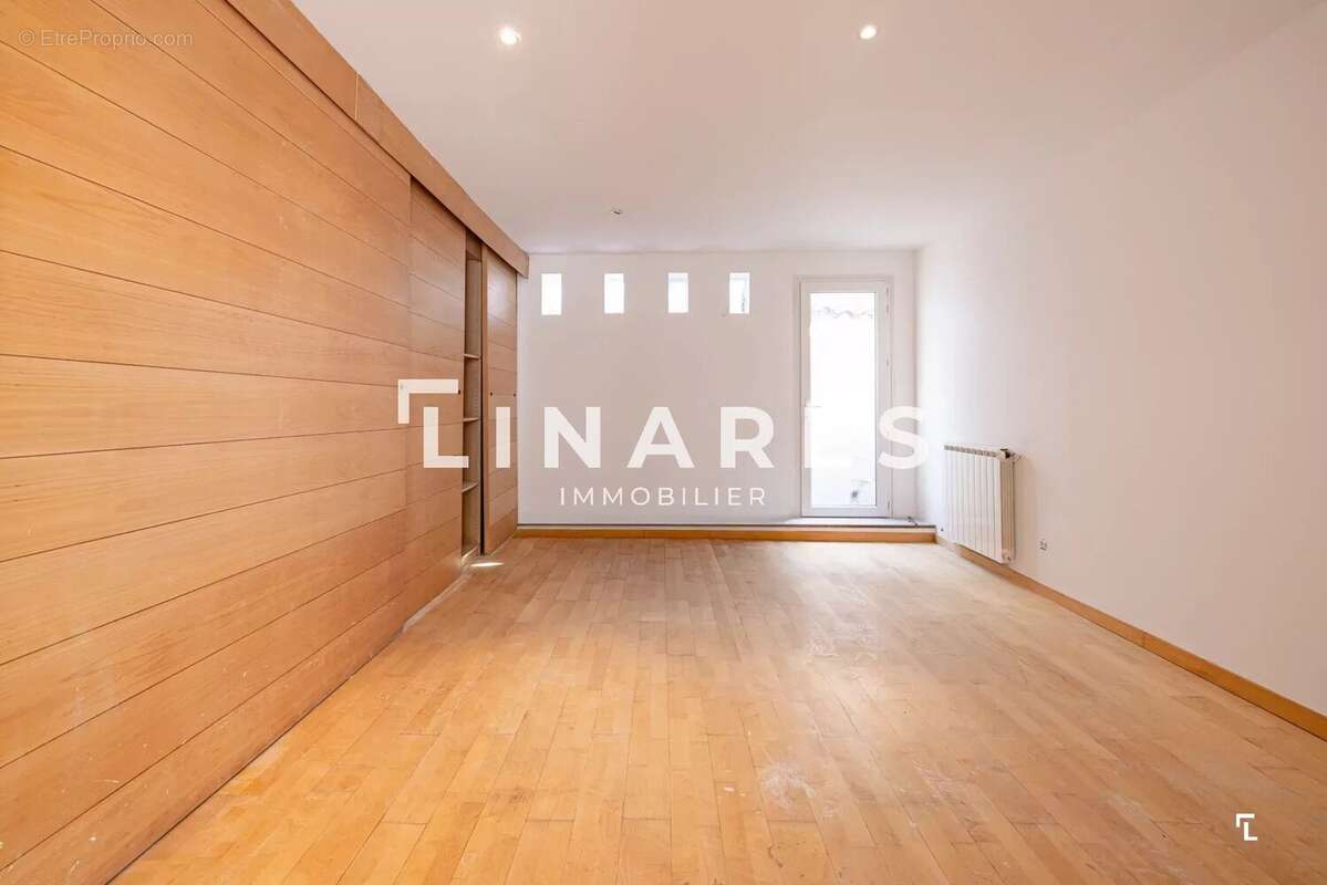 Appartement à MARSEILLE-1E