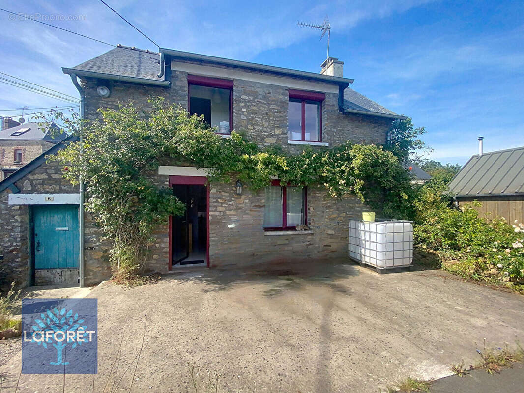 Maison à SAINT-CHRISTOPHE-DES-BOIS