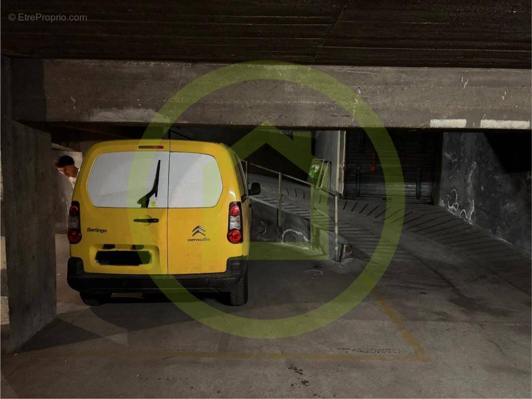 Parking à PARIS-13E