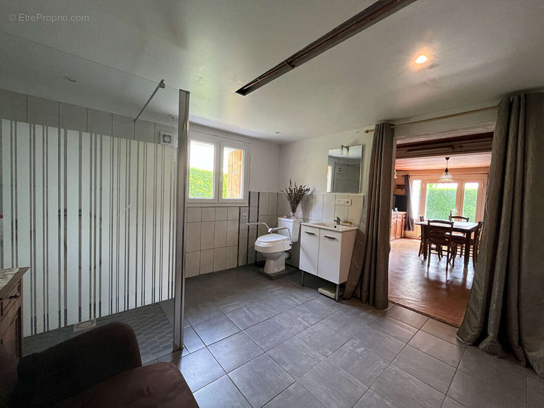 Maison à MONTMOREAU-SAINT-CYBARD