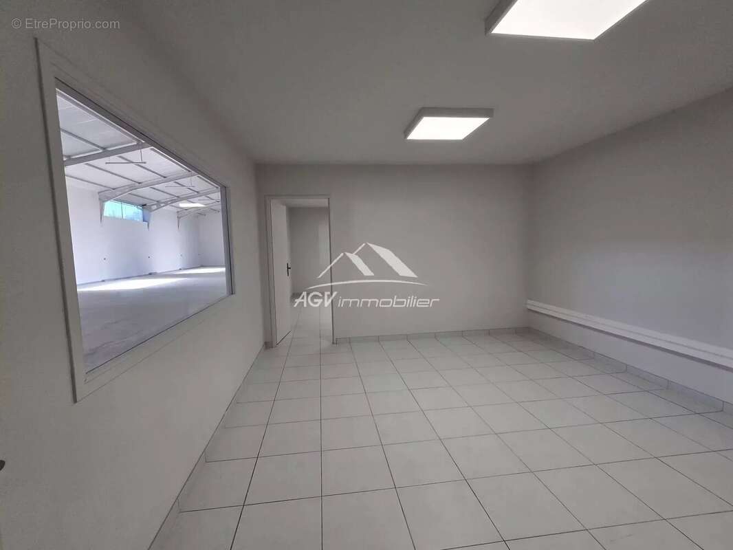 Commerce à SALINDRES